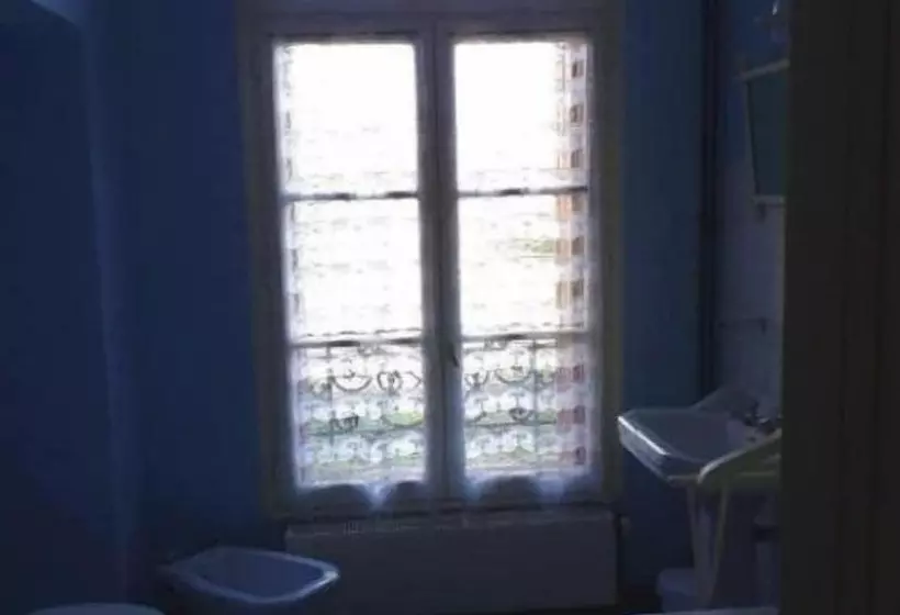 Aamiaismajoitus (B&B) La Cure Du Maine Charles