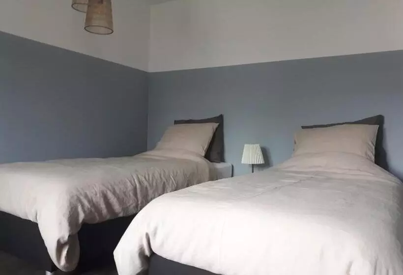 تختخواب و صبحانه Logement 1818