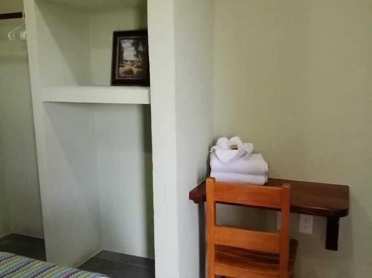 El Cihualteco Hotel Restaurante Bar