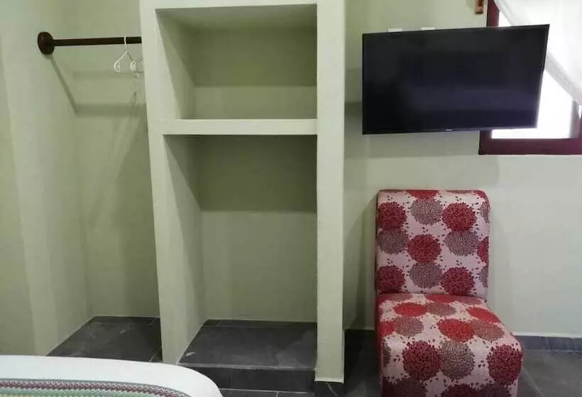 El Cihualteco Hotel Restaurante Bar