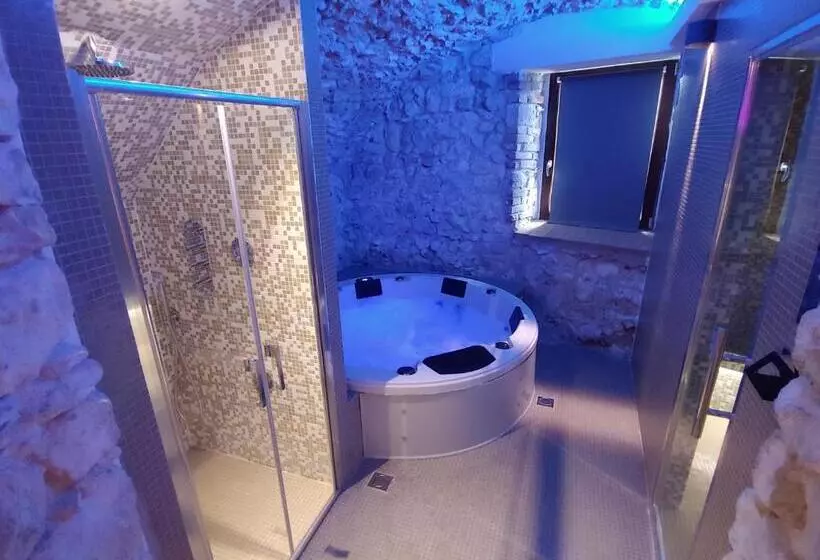 ホテル Castello Di Fagnano  Albergo Diffuso & Spa