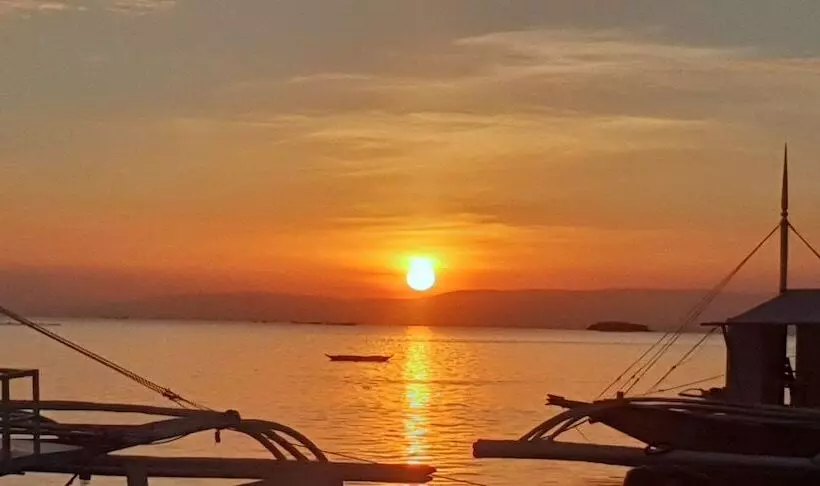 ホテル Alona Beach Side Inn