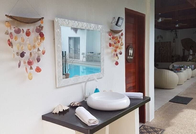 בית מלון כפרי Alona Beach Side Inn