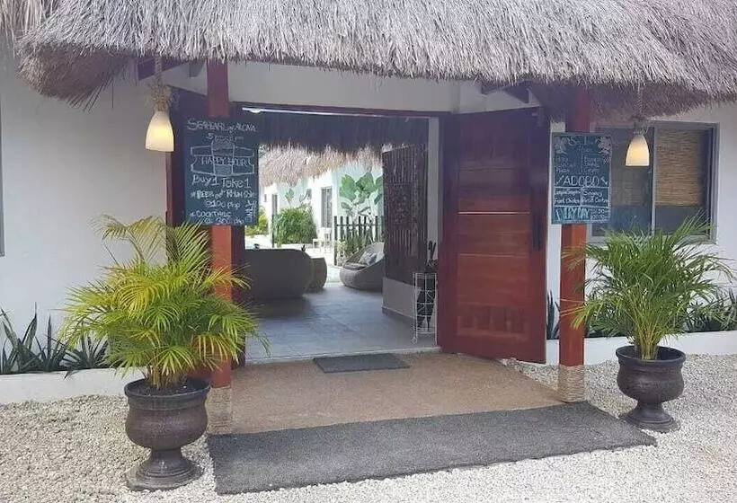 ホテル Alona Beach Side Inn