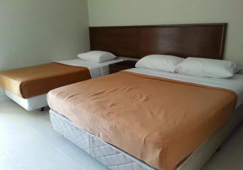 هتل Mersing Beach Resort