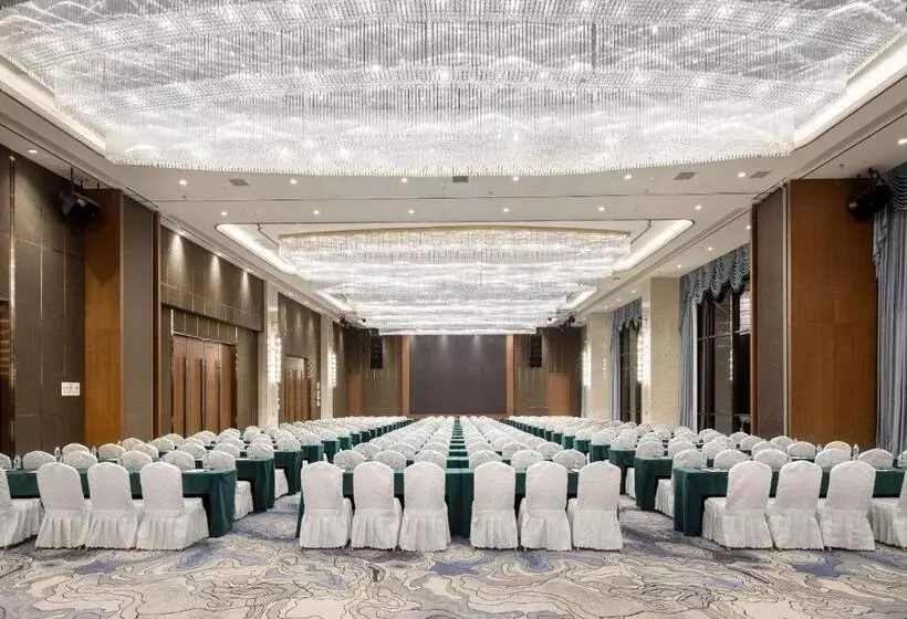 Hotelli Ramada Plaza By Wyndham Enshi