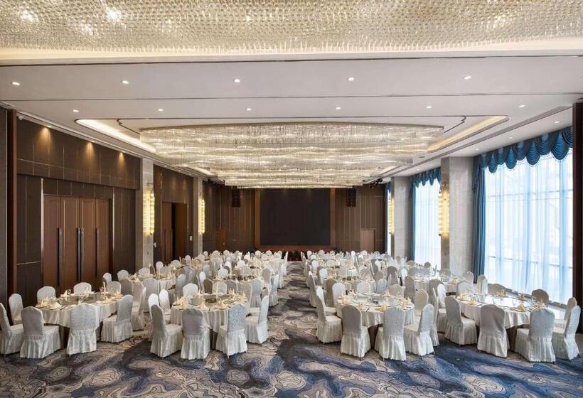 בית מלון כפרי Ramada Plaza By Wyndham Enshi