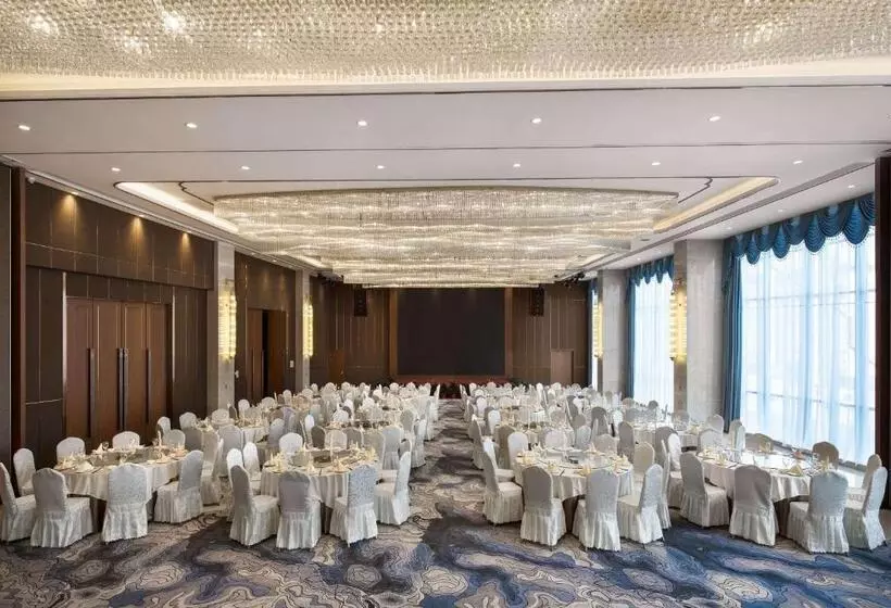 Hotelli Ramada Plaza By Wyndham Enshi