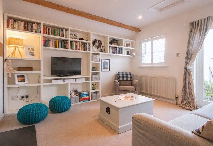 Church Cottage West Down, Sleeps 6 7, Dog Friendly