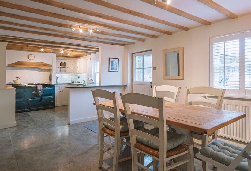 Church Cottage West Down, Sleeps 6 7, Dog Friendly
