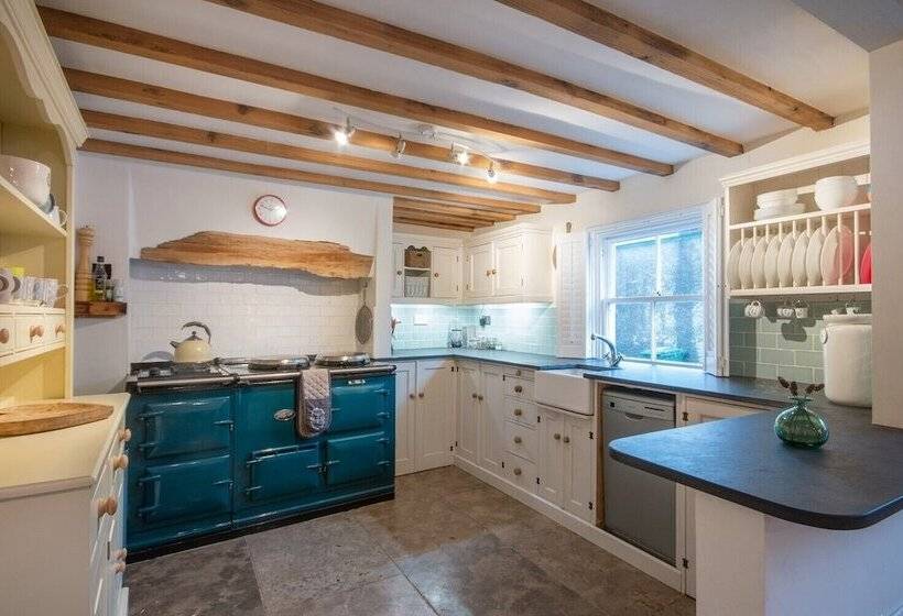 Church Cottage West Down, Sleeps 6 7, Dog Friendly