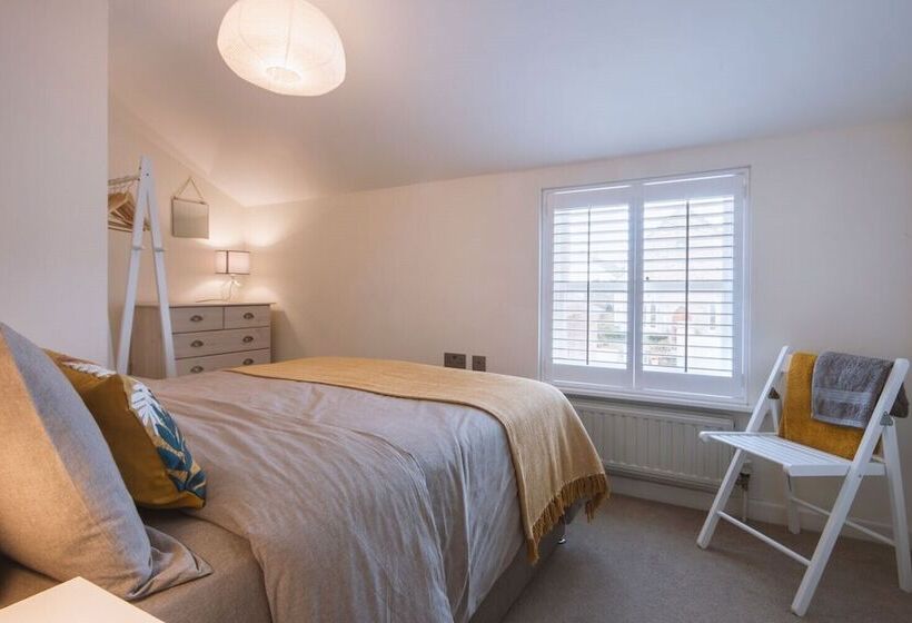 Church Cottage West Down, Sleeps 6 7, Dog Friendly