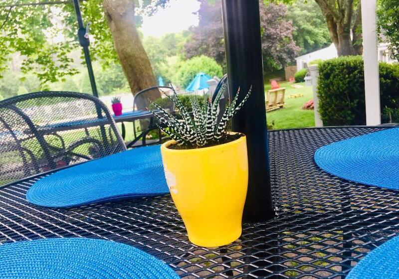 مبيت وإفطار Sesuit Harbor House