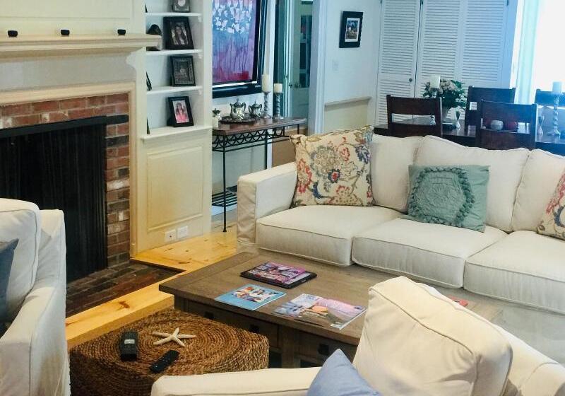 مبيت وإفطار Sesuit Harbor House