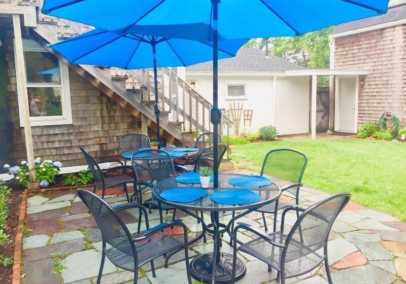 مبيت وإفطار Sesuit Harbor House