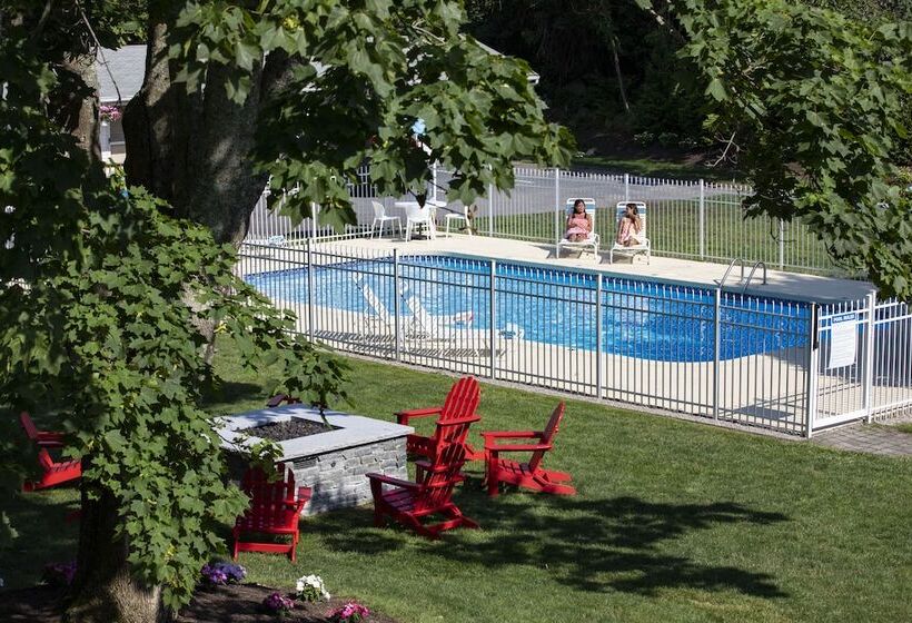 مبيت وإفطار Sesuit Harbor House