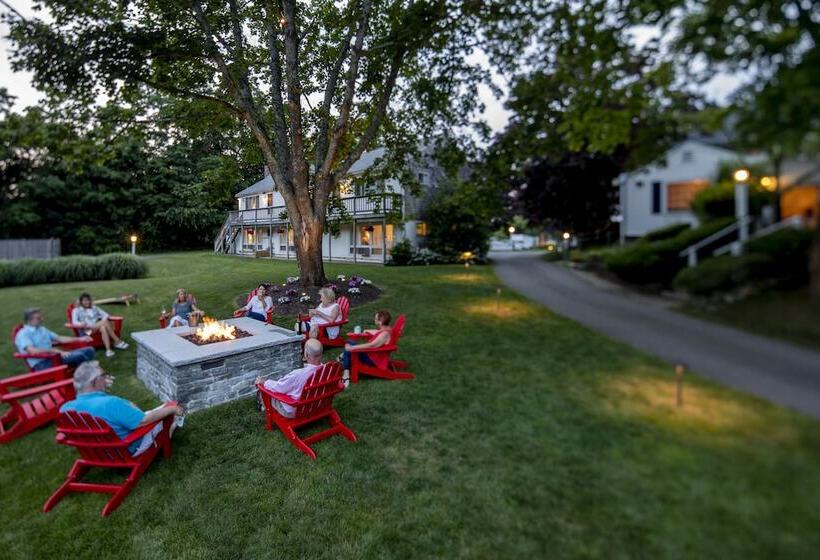 مبيت وإفطار Sesuit Harbor House