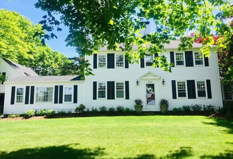 Aamiaismajoitus (B&B) Sesuit Harbor House