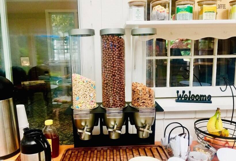 مبيت وإفطار Sesuit Harbor House