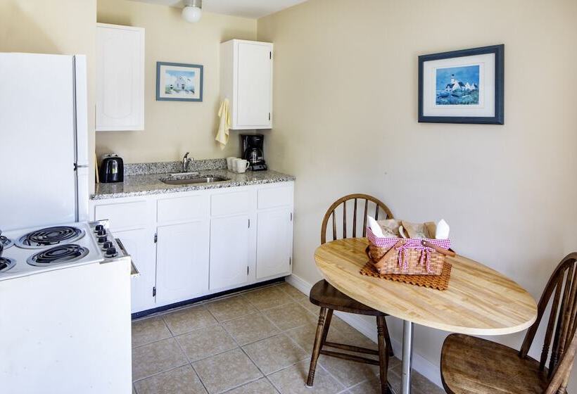 مبيت وإفطار Sesuit Harbor House