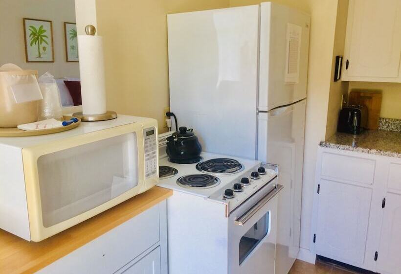 مبيت وإفطار Sesuit Harbor House