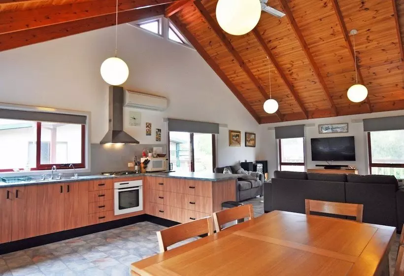 Beilby Beach Cottage  Free Wifi & Foxtel  Pet Friendly