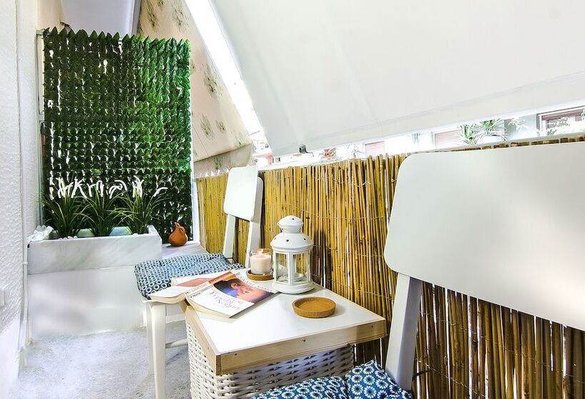 Charming 2 Bdr Apt Next To Piraeus Port