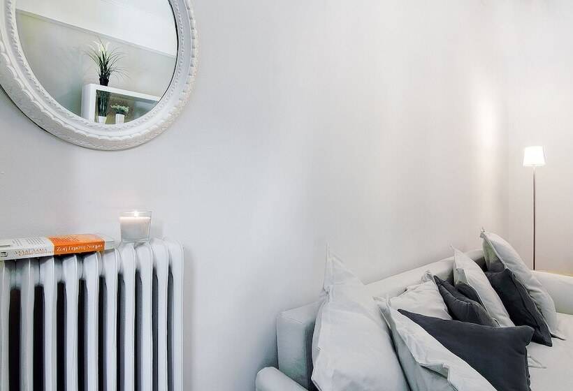 Charming 2 Bdr Apt Next To Piraeus Port