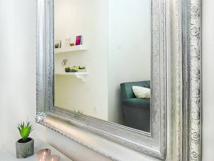 Charming 2 Bdr Apt Next To Piraeus Port