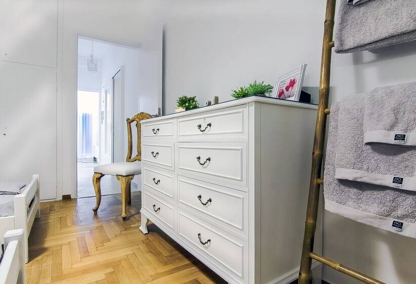 Charming 2 Bdr Apt Next To Piraeus Port