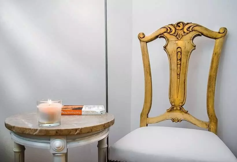 Charming 2 Bdr Apt Next To Piraeus Port