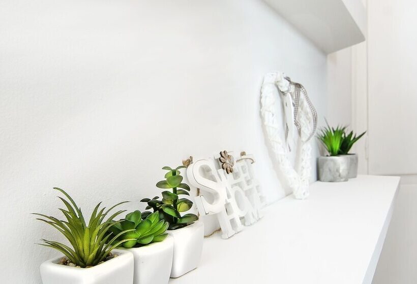 Charming 2 Bdr Apt Next To Piraeus Port