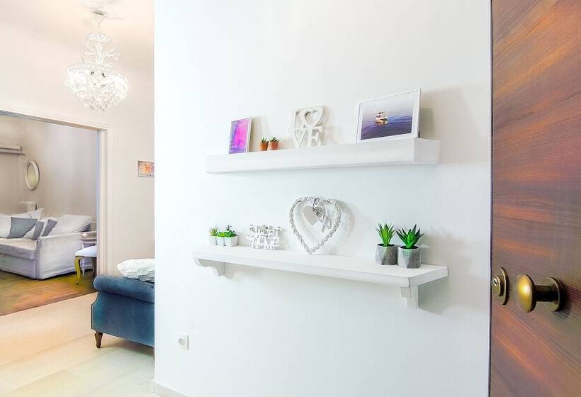 Charming 2 Bdr Apt Next To Piraeus Port