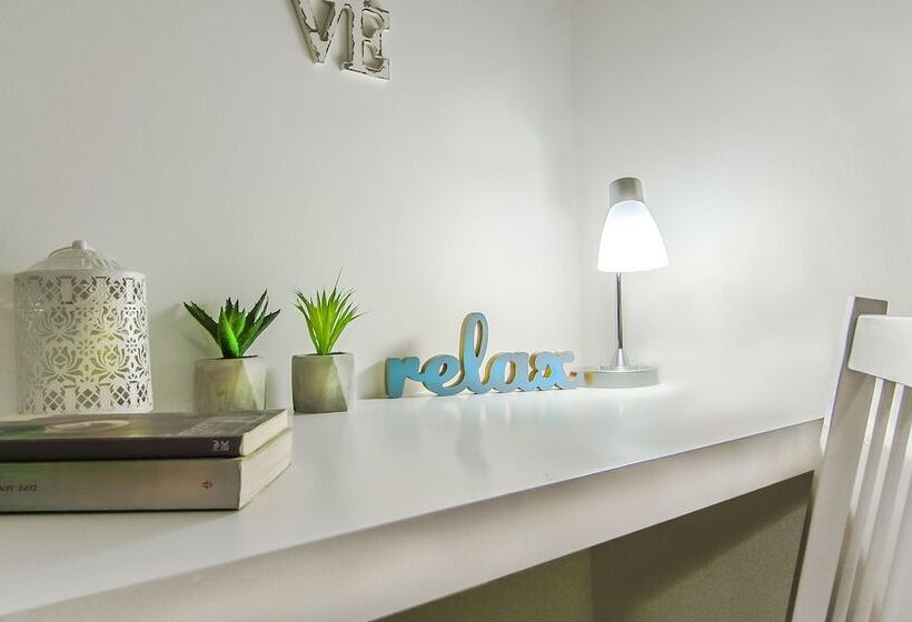 Charming 2 Bdr Apt Next To Piraeus Port