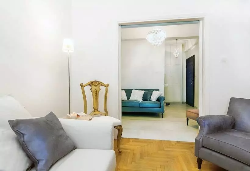 Charming 2 Bdr Apt Next To Piraeus Port
