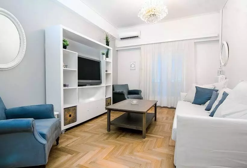 Charming 2 Bdr Apt Next To Piraeus Port