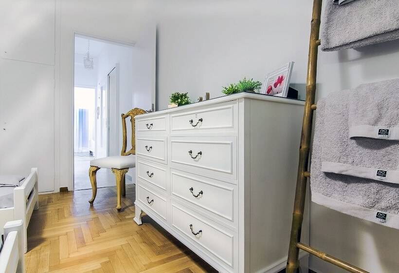 Charming 2 Bdr Apt Next To Piraeus Port