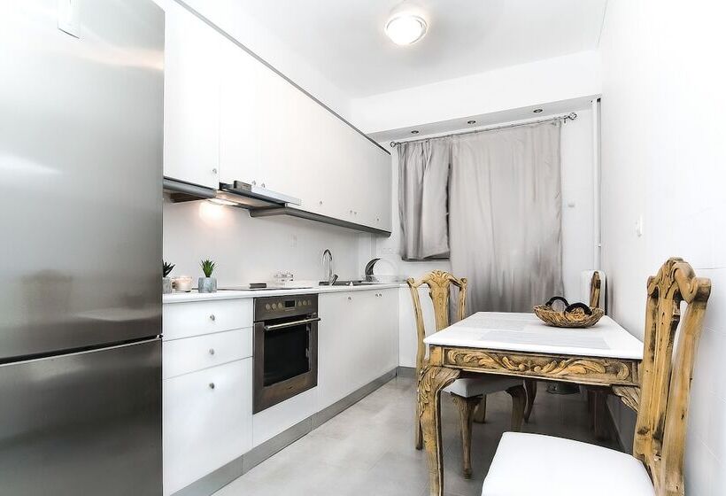 Charming 2 Bdr Apt Next To Piraeus Port