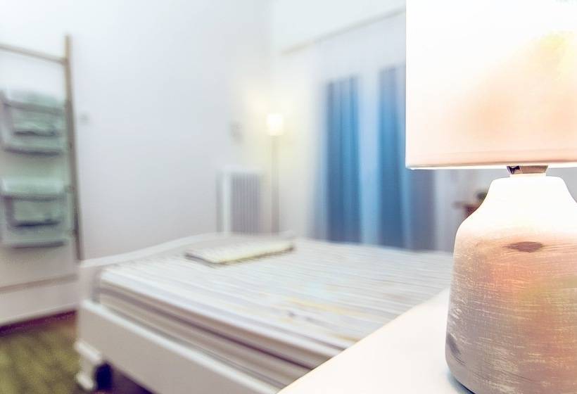 Charming 2 Bdr Apt Next To Piraeus Port