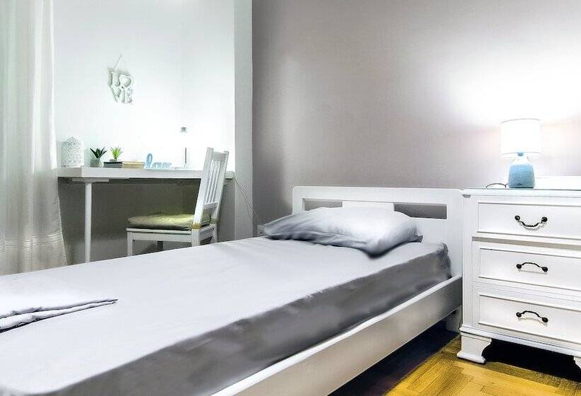 Charming 2 Bdr Apt Next To Piraeus Port