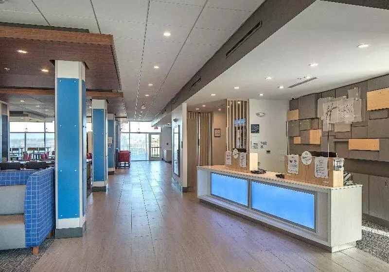 Hotelli Holiday Inn Express & Suites   West Omaha   Elkhorn, An Ihg