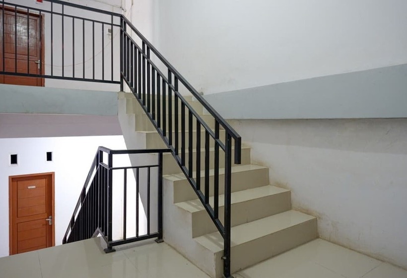 Hotel Reddoorz Near Pasar Baru Mamuju