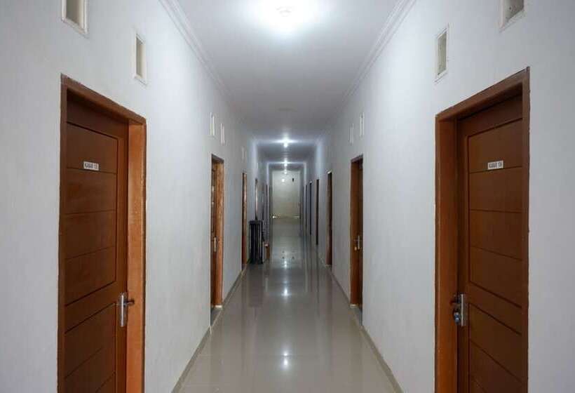 Hotel Reddoorz Near Pasar Baru Mamuju