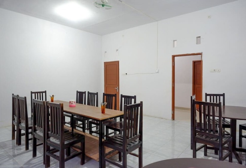 Hotel Reddoorz Near Pasar Baru Mamuju