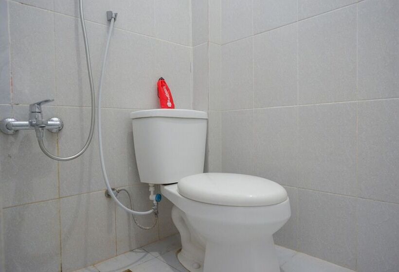 Hotel Reddoorz Near Pasar Baru Mamuju