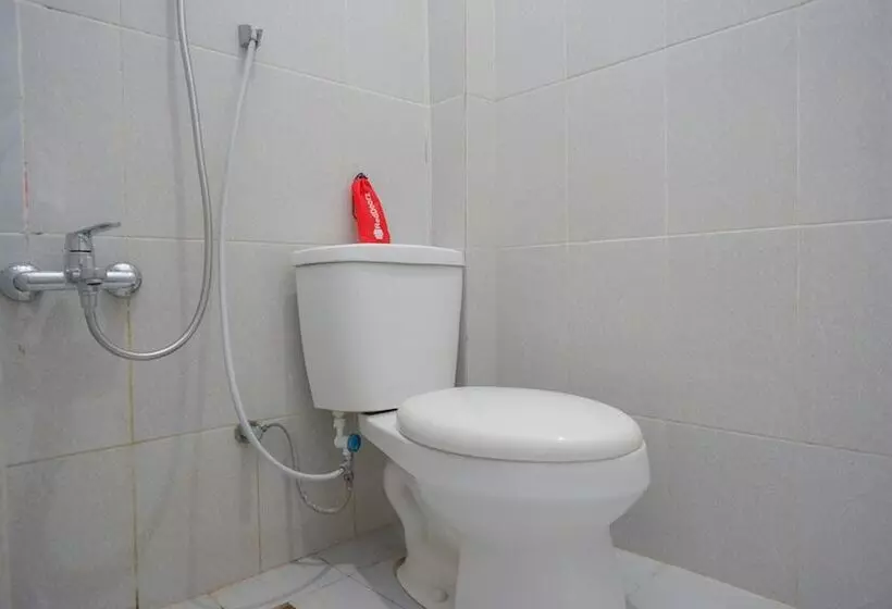 Hotelli Reddoorz Near Pasar Baru Mamuju