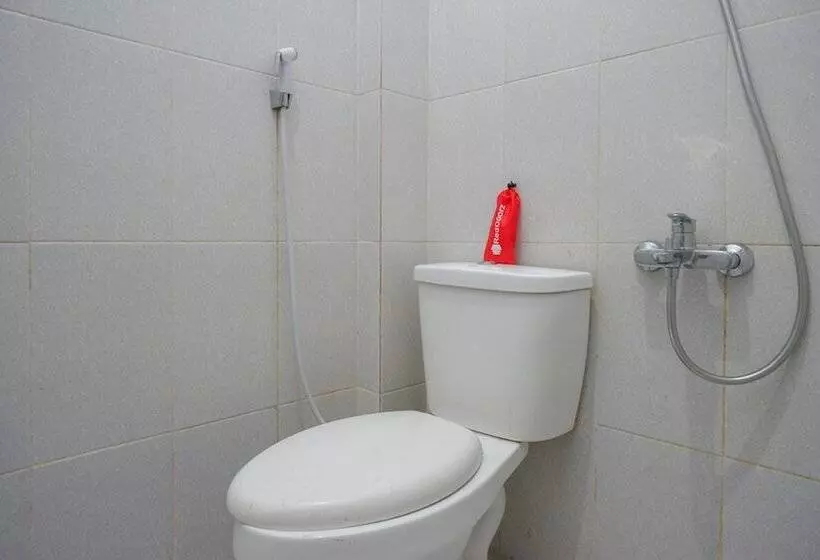 Hotelli Reddoorz Near Pasar Baru Mamuju