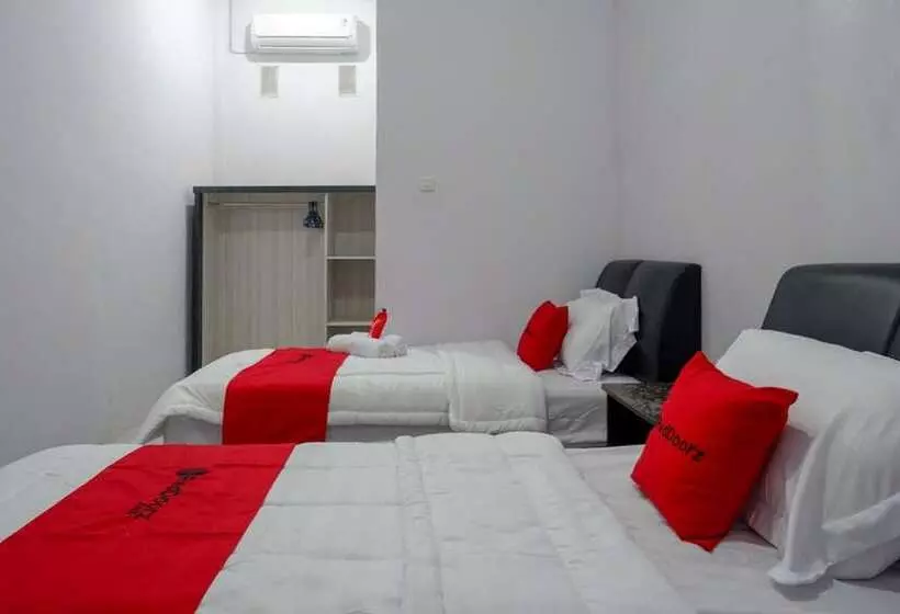 Hotelli Reddoorz Near Pasar Baru Mamuju