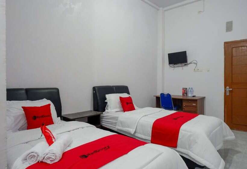 Hotel Reddoorz Near Pasar Baru Mamuju