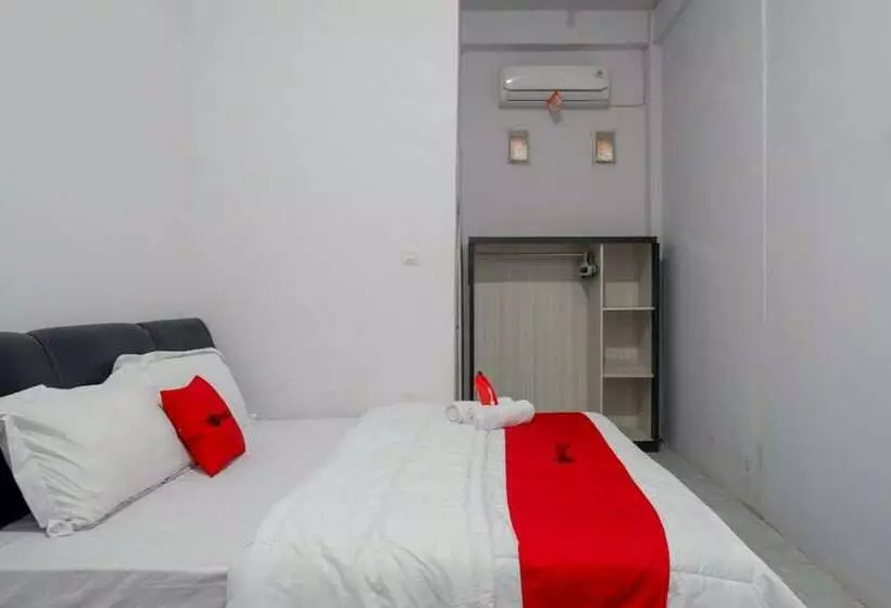 Hotelli Reddoorz Near Pasar Baru Mamuju